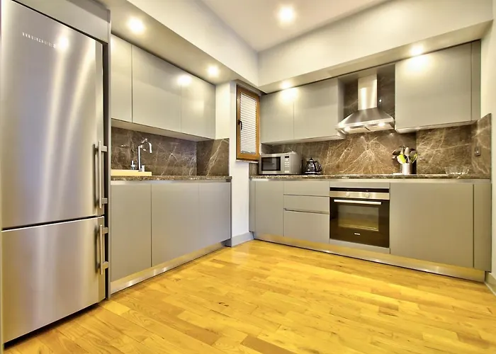 New Build With Modern Amenities And Balcony