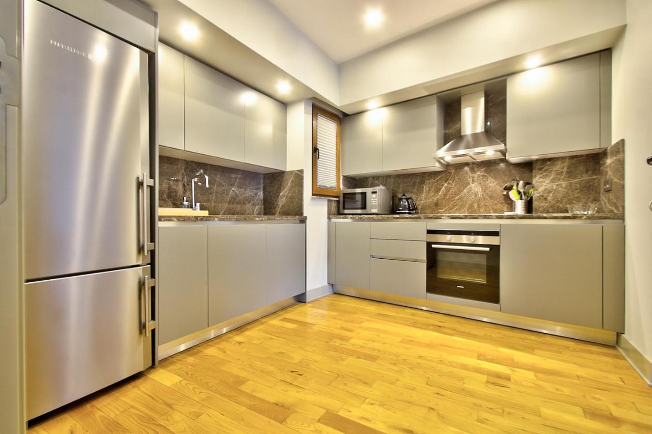 New Build With Modern Amenities And Balcony Apartament