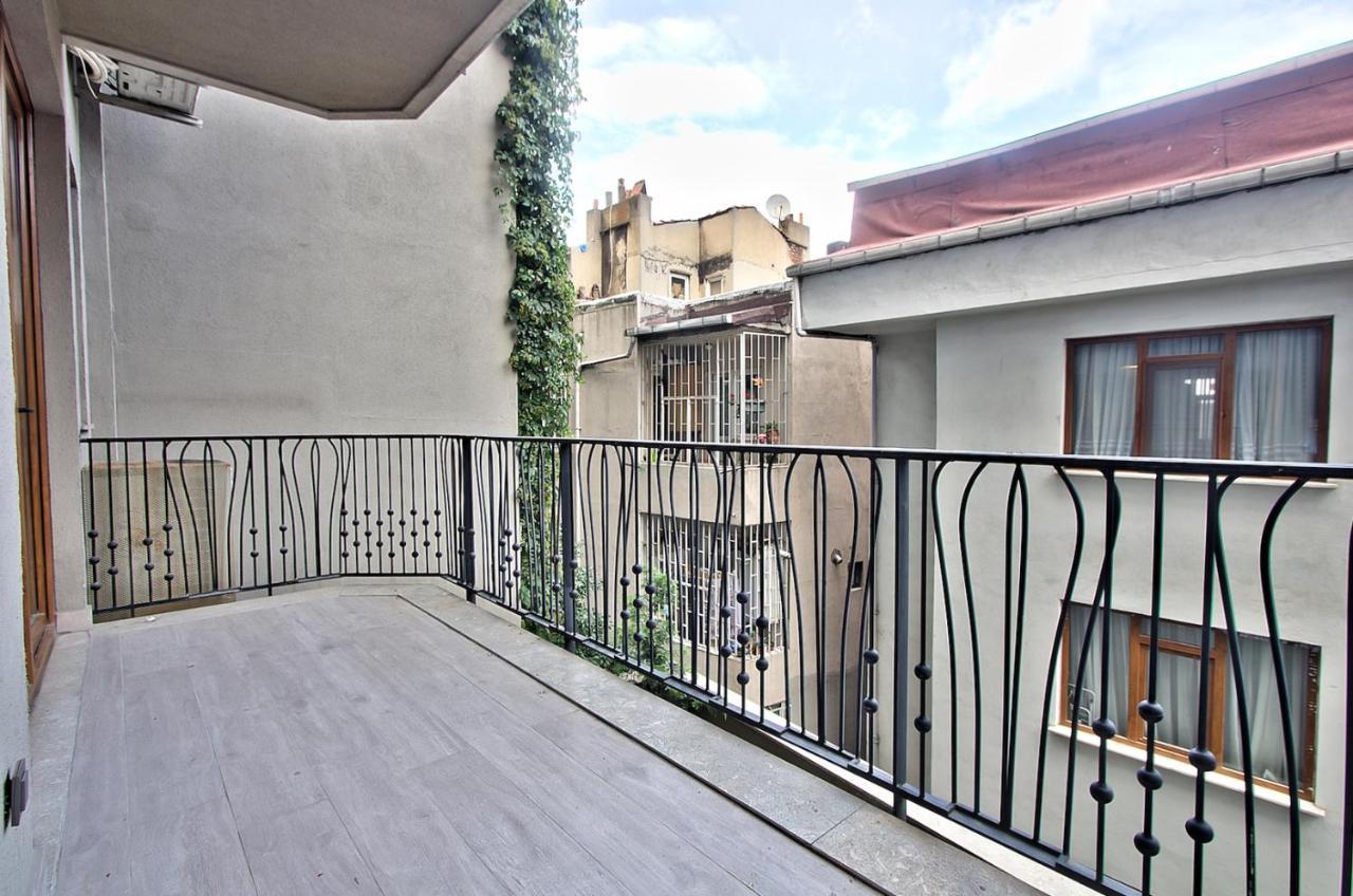 Apartament New Build With Modern Amenities And Balcony